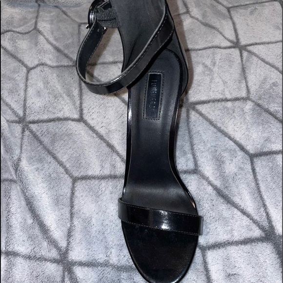 Heels - Picture 3 of 4